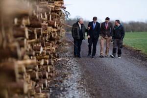 Minister-Fergus-O-Dowd-Paul-Kenny-Michael-Bell-Tipperary-Energy-Agency-and-Brian-Maher-Tipp-Wood-Chip-on-a-visit-to-Tipp-Wood-Chips-facilitiy-ou-300x200